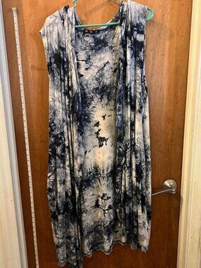 Size 3X - Coin 1804 - Blue and White Mottled Sleeveless Hoodie Wrap